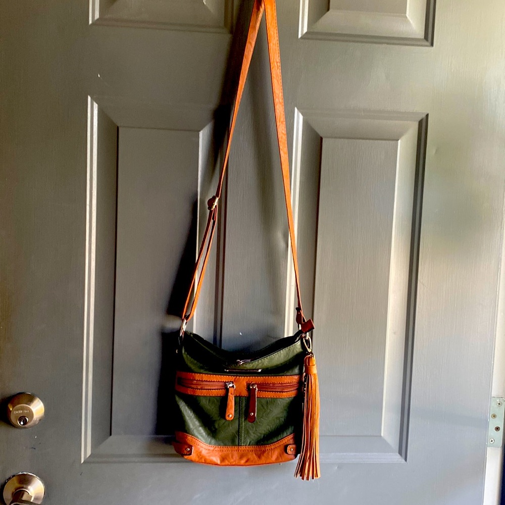 Like new hunter green crossbody/shoulder bag
